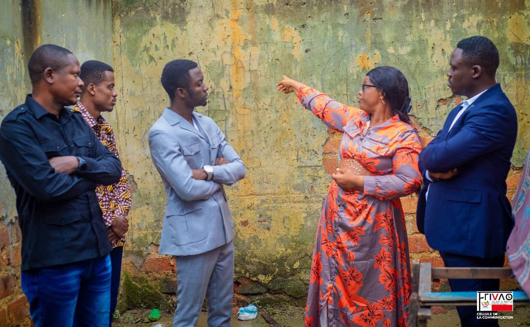 #Guerredessixjours à Kisangani : visite de réconfort du coordonnateur du Frivao Chançard Bolukola et son équipe à la famille Utshudi*

<a href="/ConstantMutamba/">Constant Mutamba</a>
<a href="/Chancardbol/">Chançard bolukola</a>
<a href="/Presidence_RDC/">Présidence RDC 🇨🇩</a>
_LUMIÈRE News_
Lire l'article 👇👇👇
lumiernews.net/guerre-des-six…

_L'actualité à portée de clic_
