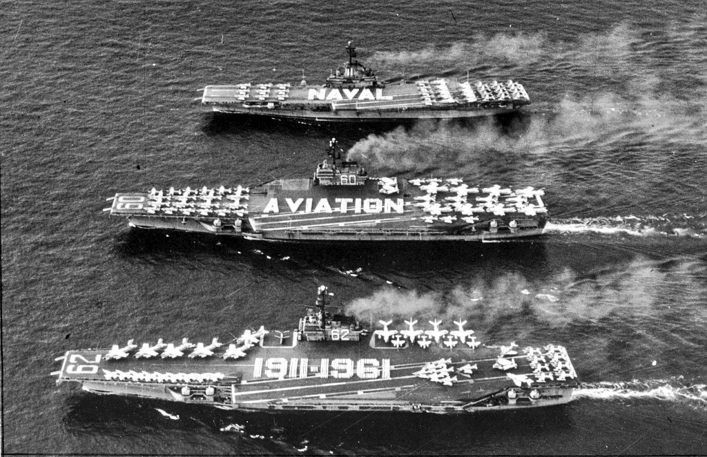 FlMichele69's tweet photo. Aircraft carrier
#USSIntrepid CV11 (1943-1974)
Essex Class
#USSSaratoga CV60 (1956-1994)
Forrestal Class
#USSIndependence CV62 (1958-1998) Forrestal Class
📷 17 November 1960 50th birthday of Naval Aviation
@USNavy 🇺🇸 https://t.co/9CKHvN0mvp