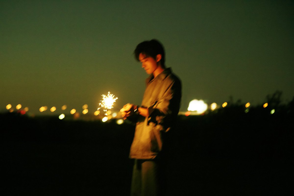 hourlyqianxi's tweet photo. New pics of Jackson Yee for his 24th birthday from Jackson Yee Studio 🥳🥳🥳

#易烊千玺 #yiyangqianxi #JacksonYee https://t.co/hJhbDBaEm2