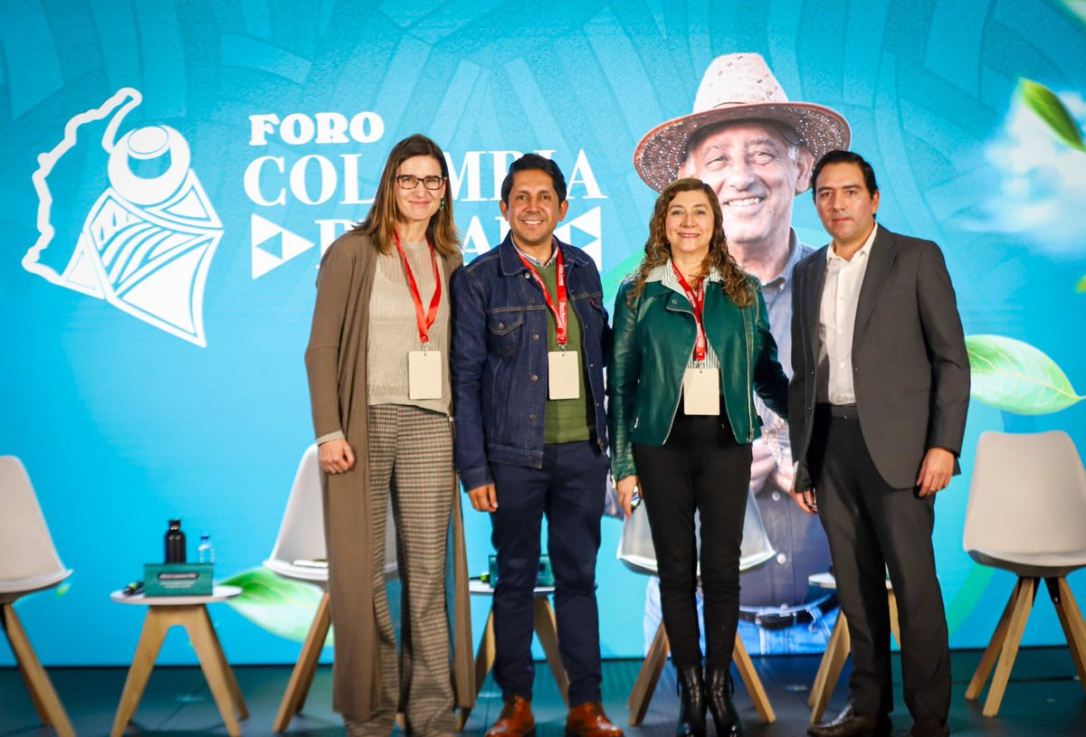 dorairey's tweet photo. En Foro Semana Rural informamos sobre el enfoque territorial y de participación que ha asumido la @UPRAColombia 

✅ Planificación nacional. Se reconocen las diferencias territoriales, se trabaja en territorio con productores, gremios e instituciones.
@MinAgricultura 

Abro 🧵 https://t.co/7roSUJEkAk