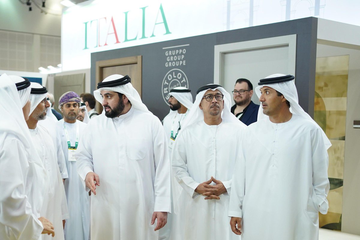 ITAtradeagency's tweet photo. 📌 Anche quest’anno l’Italia è tra i Paesi protagonisti a Dubai 🇦🇪 in occasione del #Big5Global con ben 260 aziende italiane espositrici complessivamente delle quali 99 insieme ad Agenzia #ICE.
Le eccellenze della filiera tecno-marmifera e di soluzioni e accessori innovativi per costruzioni e manutenzioni in mostra nei Padiglioni Italia coordinati da Agenzia ICE e organizzati insieme a @feder_finco e @Marmomacchine con il supporto dI @ItalyinUAE e del Consolato Generale d'Italia a Dubai.
 
📈 Il primo semestre del 2024 ha visto un consolidamento del volume di esportazioni italiane di pietre e tecnologie lapidee verso gli #EmiratiArabiUniti, che ha raggiunto quasi 40 milioni €, con un aumento del 2,1% rispetto allo stesso periodo del 2023, e ponendo gli EAU come ottavo mercato globale per i prodotti italiani in pietra.
 
La forte attenzione verso il nostro Paese testimonia l'eccezionale qualità dei prodotti italiani, le soluzioni su misura e il rinomato impegno del design e delle soluzioni #MadeinItaly 🇮🇹.