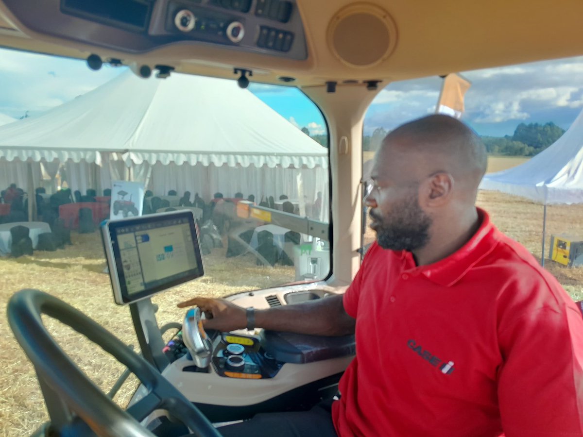 Great technology en machinery. Thnxs CHN for hosting me. #precision farming to the world