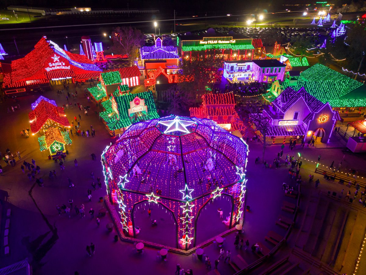 Join us on December 2, 3, 6, 13, 20, 23, 24, 25, 26, 27, 30 for extra Christmas hours!🌲🎅🌟