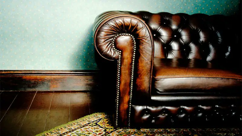 VictoriaDHines's tweet photo. Want to know how to soften old leather? Whether you found your dream couch at an estate sale or inherited grandpa’s old chair, there are a few ways you can breathe life back into that old piece of leather.

Read
 https://t.co/rcAS6AINmh https://t.co/g53k61NxuB