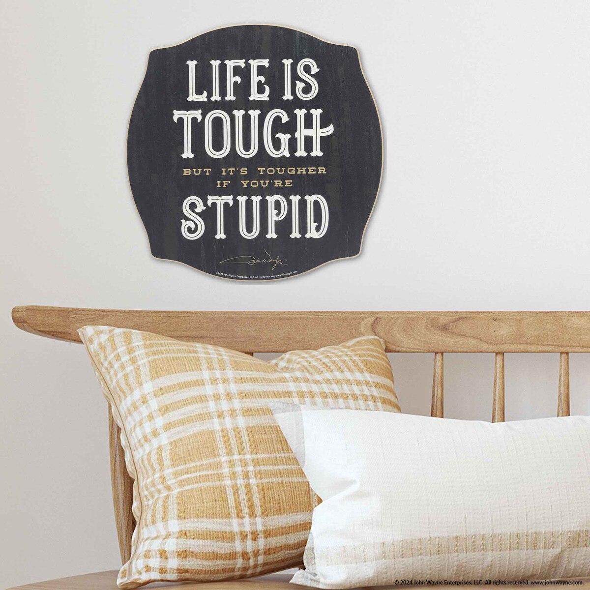 ClassicsPop's tweet image. John Wayne’s words to live by! 👊 Whether it&apos;s &apos;doing what’s right,&apos; laughing off life’s challenges, or letting go of the past—shop these quotes &amp;amp; bring Western wisdom home. 🏠 #JohnWayne #WesternQuotes
l8r.it/T3Dq