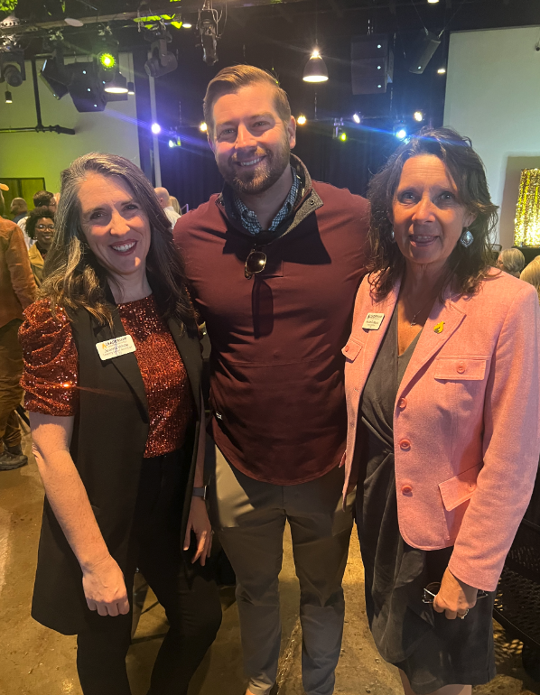We are two weeks away from our LGH Holiday Homecoming! Join us on Dec 11 from 4:30-7 PM at the Belle at Stovehouse for an evening catching up with your classmates, forming new connections with fellow alumni, and celebrating the holiday season! 

RSVP here: loom.ly/8sGmMBA