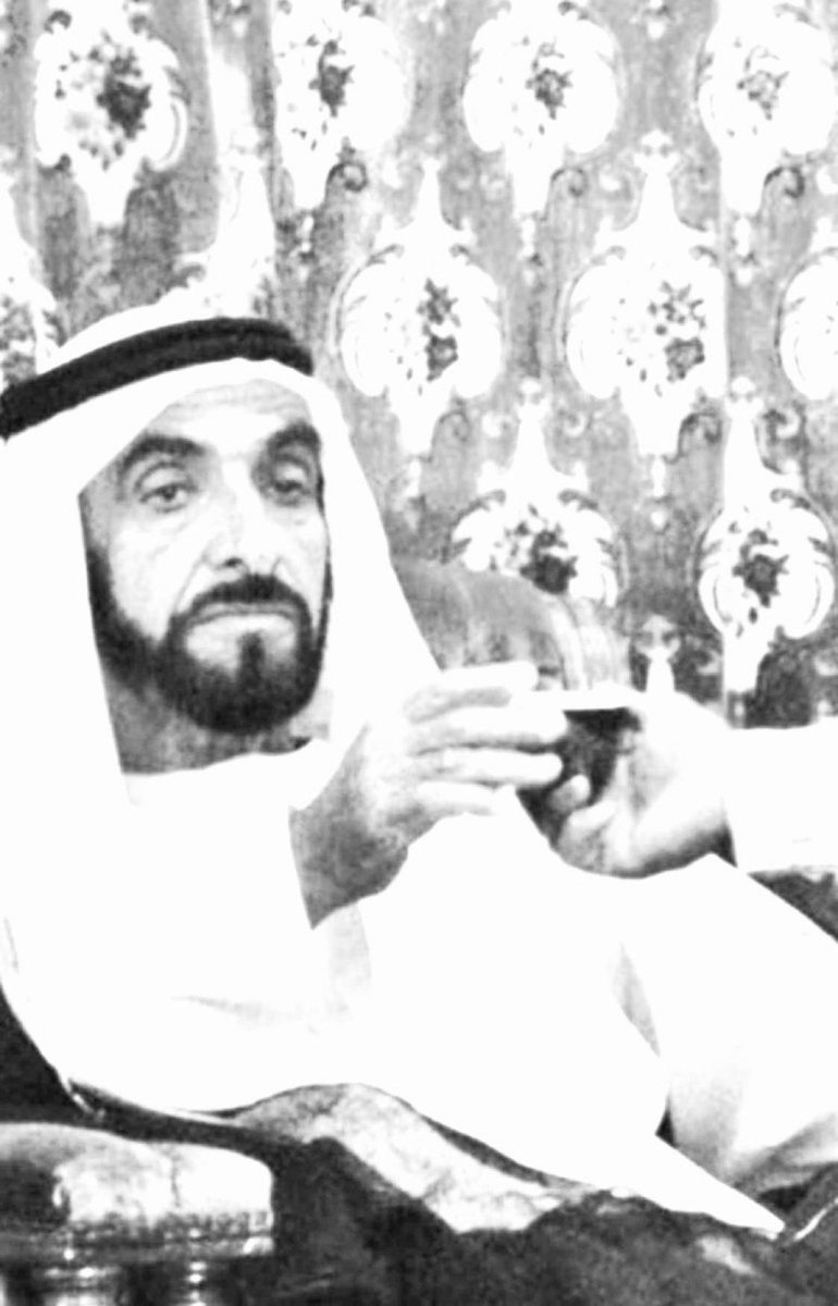 gang_uae's tweet photo. ما تيب راسي بنات حمسه الشقرا
ياغيرها اللي تفج العوق والصوعه

فنجالها يدق لو ياخذ من صبره
يحرم اذا ما يخض بنها قوعه 

قهوه زايد اصيله .. شامخه .. سمرا
تخالفوها طيور احرار من نوعه

#القهوة_الإماراتية ☕️🇦🇪 https://t.co/REqLZK33ho