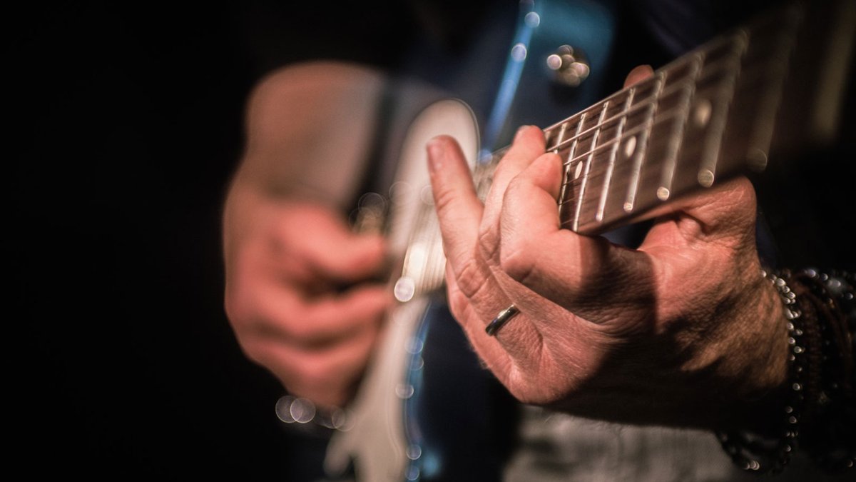 🔥 Suono pulito, zero rumori: scopri il damping e portalo nel tuo fraseggio! 🎸
Leggi qui 👉bit.ly/OsvaldoLoIacon…
#chitarra #chitarrista #guitar #guitarlesson #lezionedichitarra #musicezer #osvaldoloiacono #guitartechnique