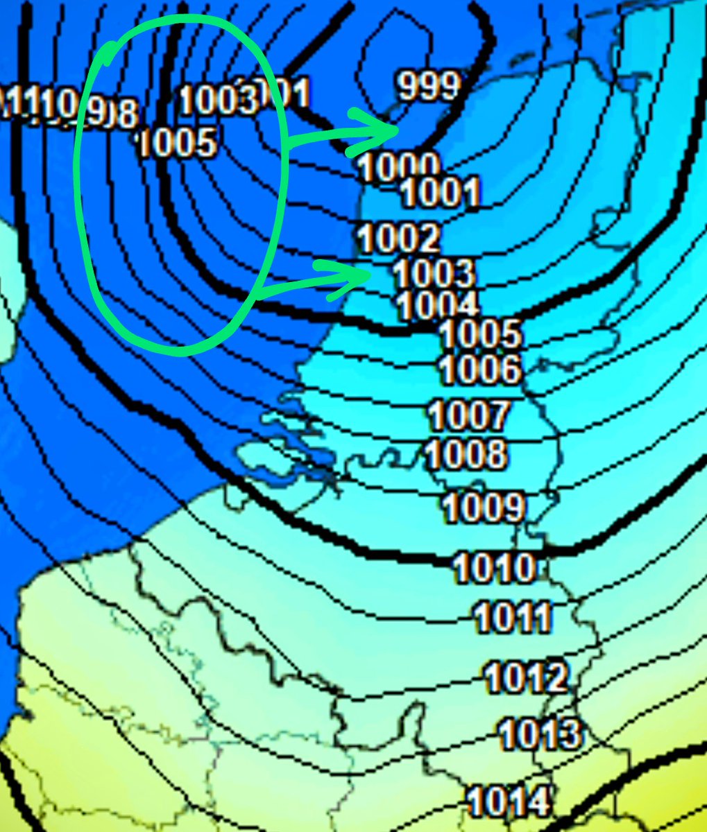 StormchaserNL's tweet image. 🌬 Storm #Conall schampt nu met de kern langs Vlieland! Aan de achterzijde van dit lagedrukgebied is een scherp windveld ontstaan, dat nu nog ~100 km uit de kust ligt. Bereikt tussen 19-20u het noordwesten en trekt later vanavond oostwaarts over het noorden van NL 👇