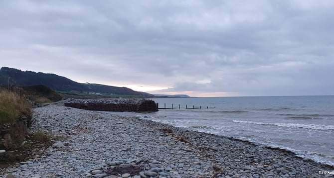 Moodiness..

Cloud cover of greying violet
Moodiness cast far and wide
Winter's starkness settles in
Shivers of dourness abound
The shoreline stark and dank
A brisk walk as sunset fades
Inspiration observes the view..
#MypoetryEileen2024