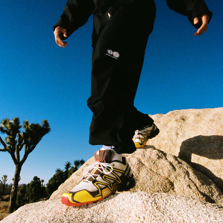SNKR_TWITR tweet media