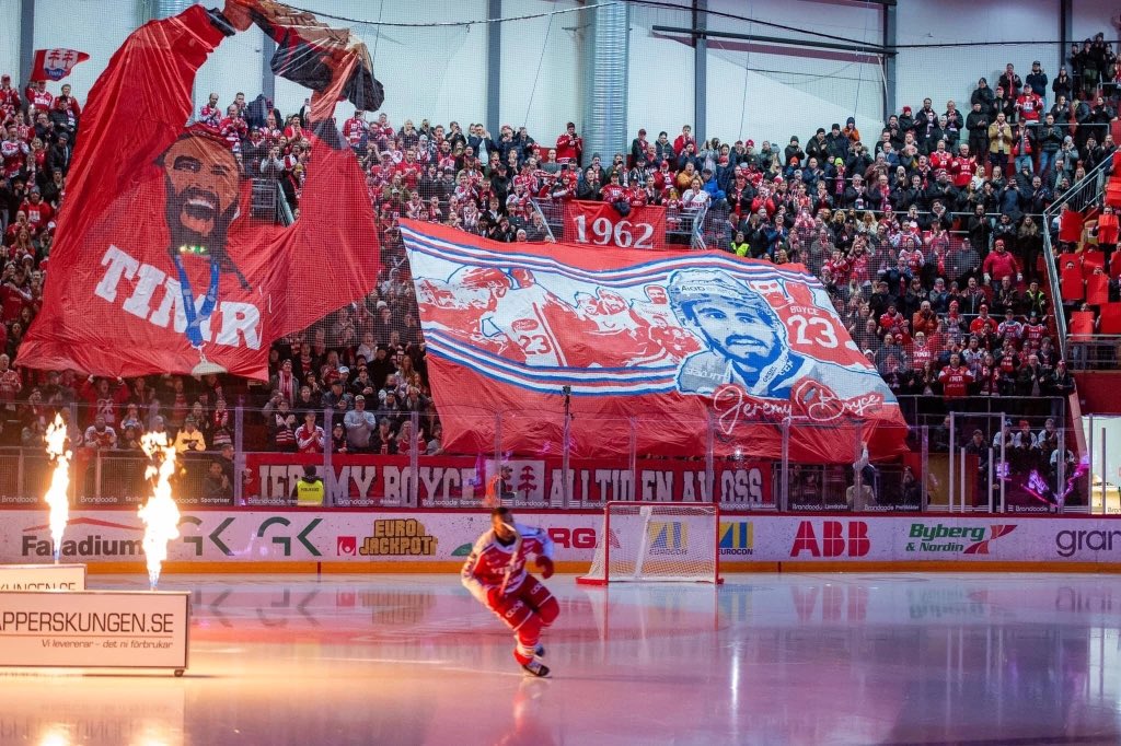 VÄSTRA STÅ TIFO tweet media