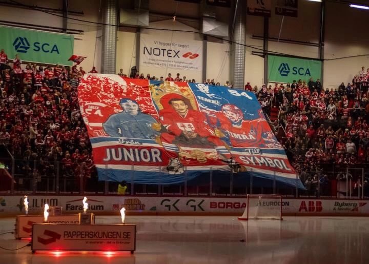 VÄSTRA STÅ TIFO tweet media