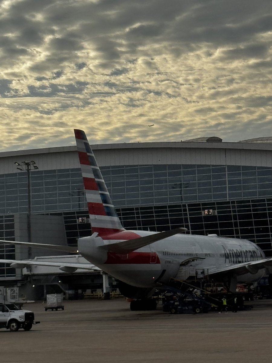 Thanksgiving travel. <a href="/AmericanAir/">americanair</a> Smooth flight. Abq to DFW.