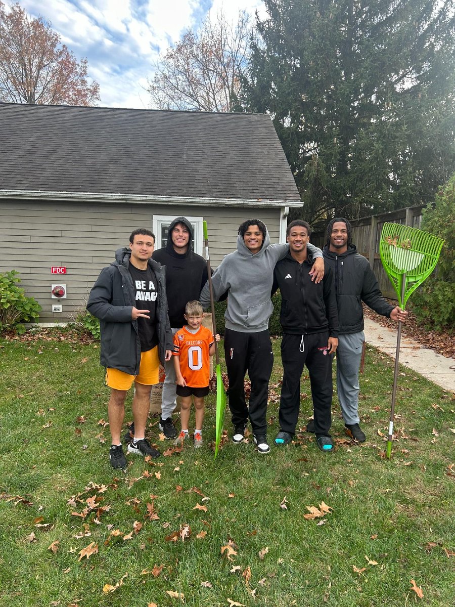 The Ziggy Collective (@ziggynil) on Twitter photo Season of giving in full swing! ๐ฆ๐งก This year, our Falcons soared beyond the court, teaming up with our community to give back. Together, weโre making an impact that goes far beyond basketball. 
#TakeFlight #ZiggyCollective Season of giving in full swing! ๐ฆ๐งก This year, our Falcons soared beyond the court, teaming up with our community to give back. Together, weโre making an impact that goes far beyond basketball. 
#TakeFlight #ZiggyCollective