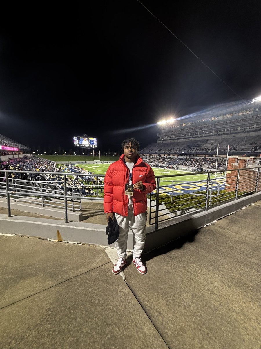 _nolimitjay_99's tweet photo. Enjoyed Game Day Visit @ZipsFB @CoachRenoFerri @BallCoachJoeMo !! https://t.co/c4YYxSWOJx