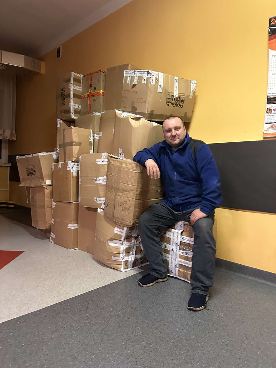 Słuchajcie, mam do Was ogromną prośbę.
Proszę o RT🙏

Kilka tygodni temu napisała do mnie firma RetoTrade, która chciała przekazać kilkadziesiąt grubych koców dla bezdomnych zwierząt w schronisku, ciepłe komplety pościeli i ręczniki dla ludzi w potrzebie. Dodatkowo również