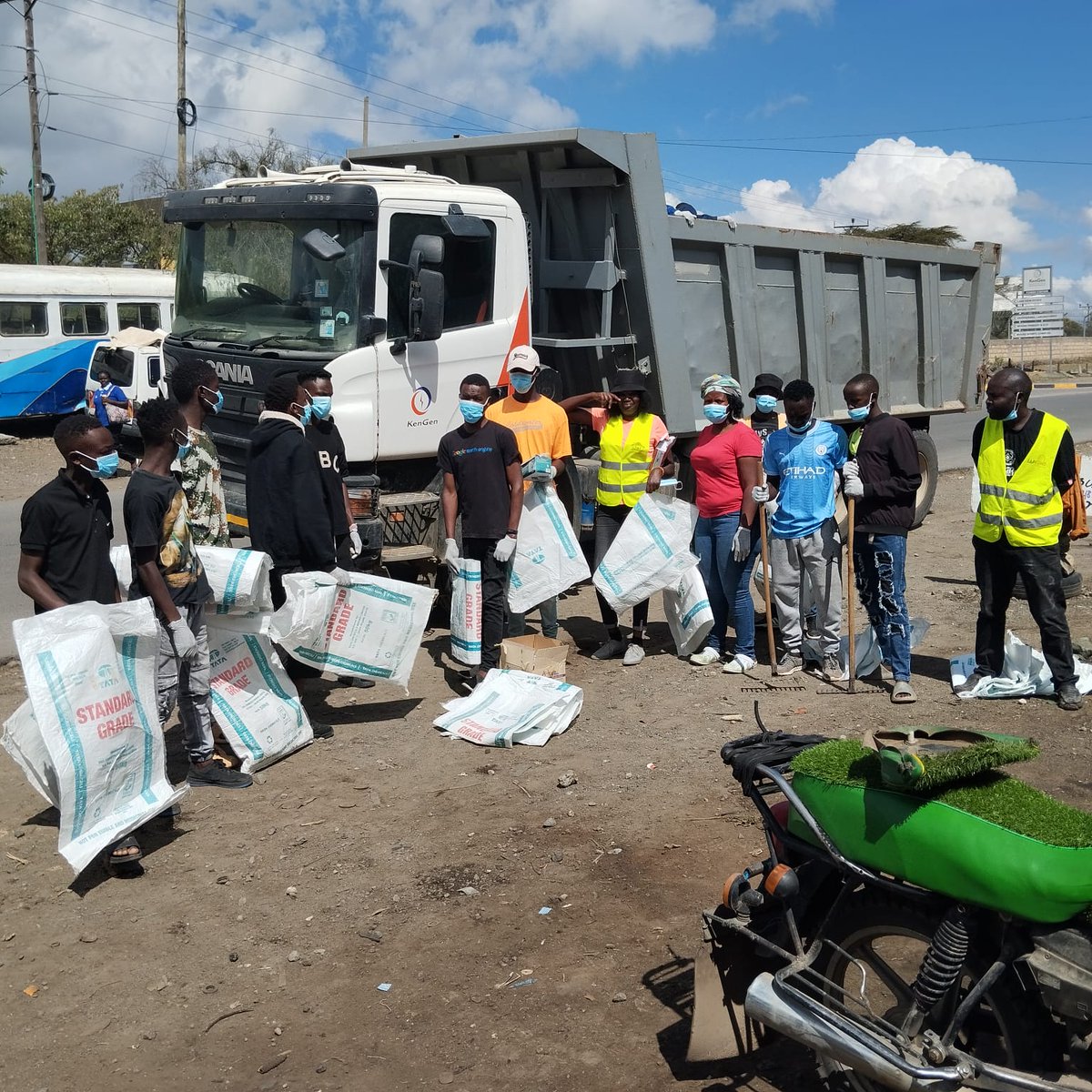 Smart waste management for a sustainable future! 🌍♻️ Let’s manage waste responsibly to protect the planet and pave the way for green growth. Every action counts: reduce, reuse, recycle! 🌱✨ #wastemanagementt #SustainabilityInAction #GreenFuture #iamygak <a href="/yfga_kenya/">Youths For Green Action Kenya</a>