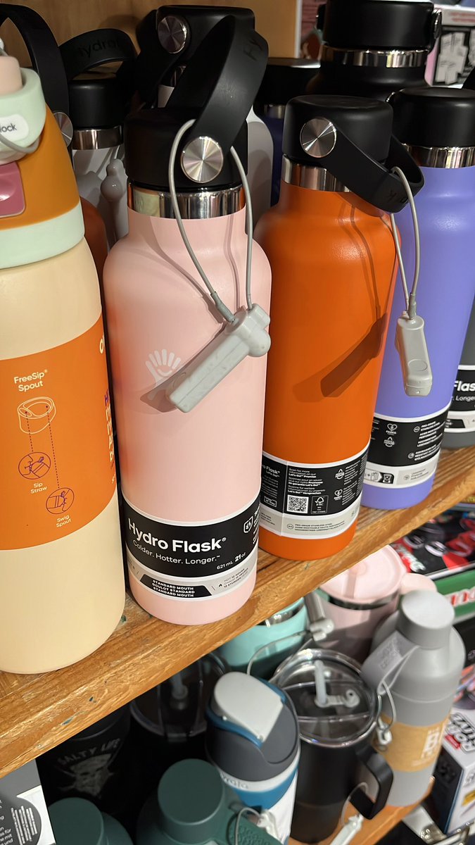 rizkapspitas's tweet photo. @pengwinningg Tumbler ku Hydro Flask. Tapi belinya pas diskon 50% di Aussie. Harganya cuma jadi 300an. Seharga LockandLock juga lah😭 https://t.co/MO3zD9dIUc