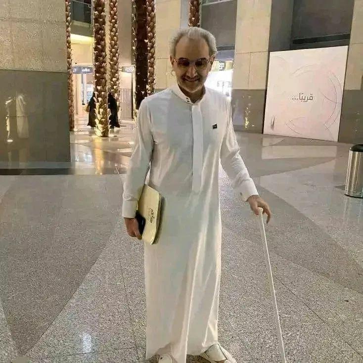 مساء الخيرررر🌹 
أبغى الحسابات اللي ماقد فاز بأي مسابقة في تويتر نهائي ..

يكتبب كلمه(أنا) .. 
وأمنتكم بالله لا يكتب كلمة أنا إلا اللي فعلاً لم يسبق له الفوز معاي أو مع غيري.
تابعني 
ريتويت للتغريدة ❤️
ارسل إسمك ورقم جوالك خاص 
أبغاكم تستفيدون الجميع باذن الله