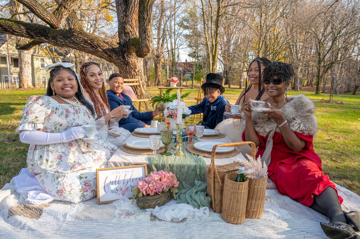 I'm telling kids that these were the Bridgertons. 😍😭
Seriously though this is a family after my own heart. They won the #Bridgerton styled shoot contest hosted by myself and Brass and Bamboo Picnics. Seeing them walk up to us dressed to impress was EVERYTHING! #rochesterny
