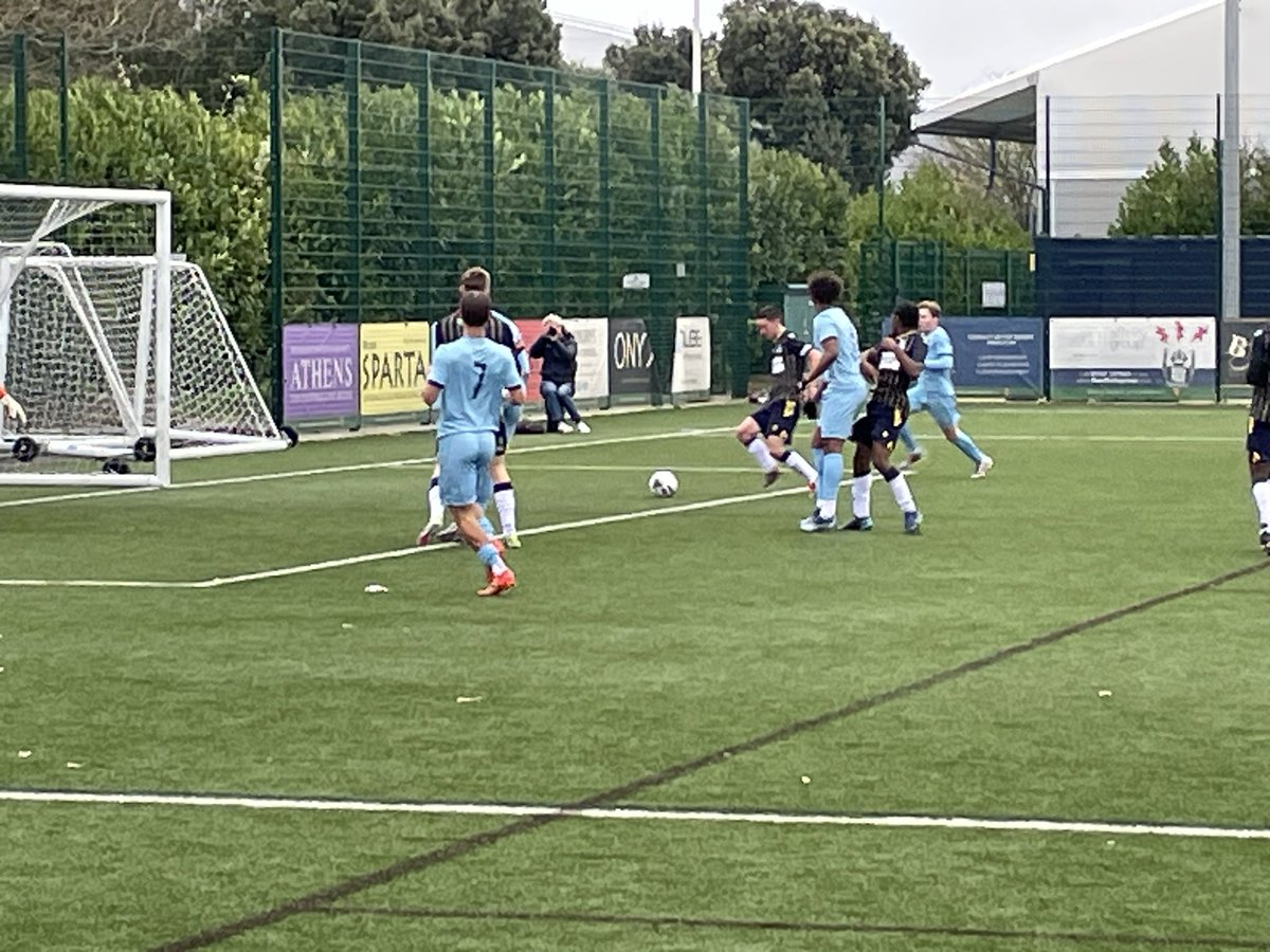 ProElite442's tweet photo. Another cold one 🥶 but we loved getting to watch and support our Southend Utd U19 captain Joe Poxon this afternoon.. 

Joe was on the score sheet (again 😉) as the young Shrimpers saw off a Slough Town side with a 2-0 win in the National League U19 Alliance👏 

That's now 2 goals and 1 assist in his last 3 matches 💪⚽ top work Joe!