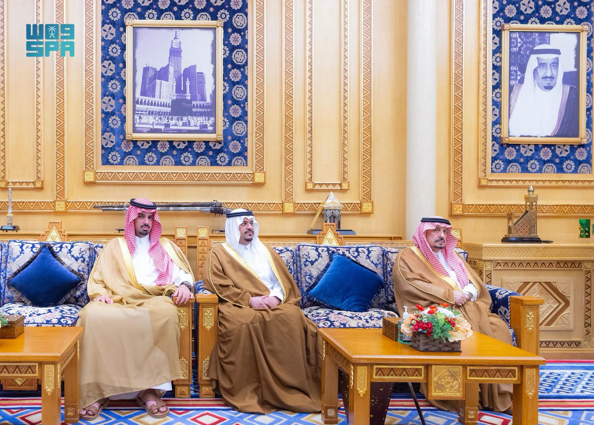 تدشين تاريخي ملكي يليق بأحد أهم مشروعات العاصمة #قطار_الرياض تفاصيل التدشين عظيمة:

1-تدشين الملك امتداد لجهوده التاريخية في الرياض
2-ظهور صورة نادرة للملك عبدالعزيز
3-حضور رمزية البندقية المهيبة
4-جمالية العلم الخاص بالملك
5-الطراز المعماري الأصيل
6-ظهور مميز لشعار القطار