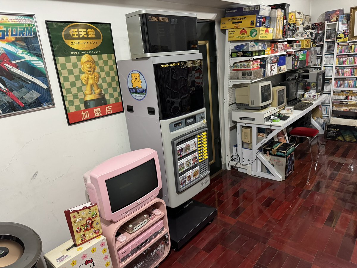 tecmo35's tweet image. 最近家を整理していて、懐かしのビデオゲーム博物館になっています。

#ビッグボーイの秘密基地🤗