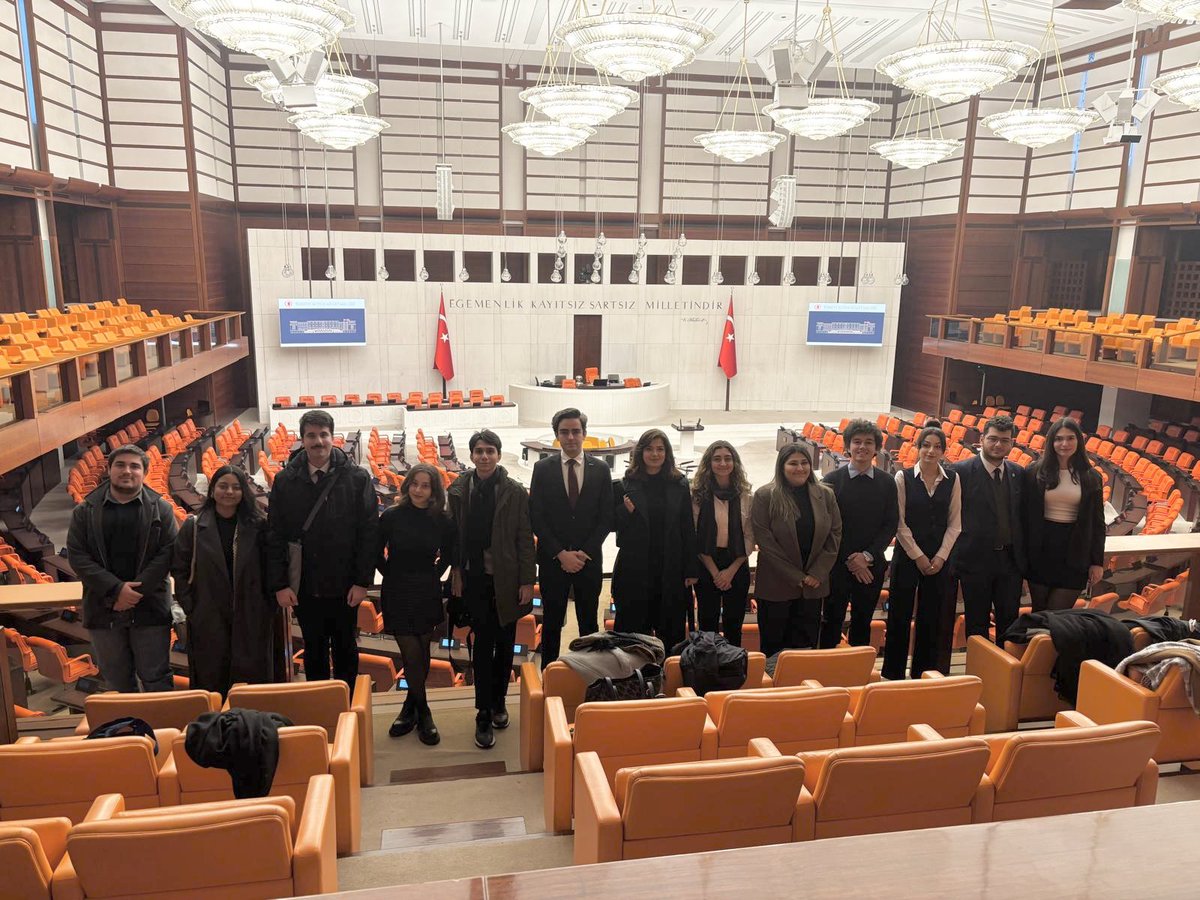 Dönemimizin ilk gezisini 25 Kasım Pazartesi günü Türkiye Büyük Millet Meclisi’ne gerçekleştirdik!
TBMM Basın Yayın ve Halkla İlişkiler Başkanlığı’na ilgileri için teşekkür ederiz…