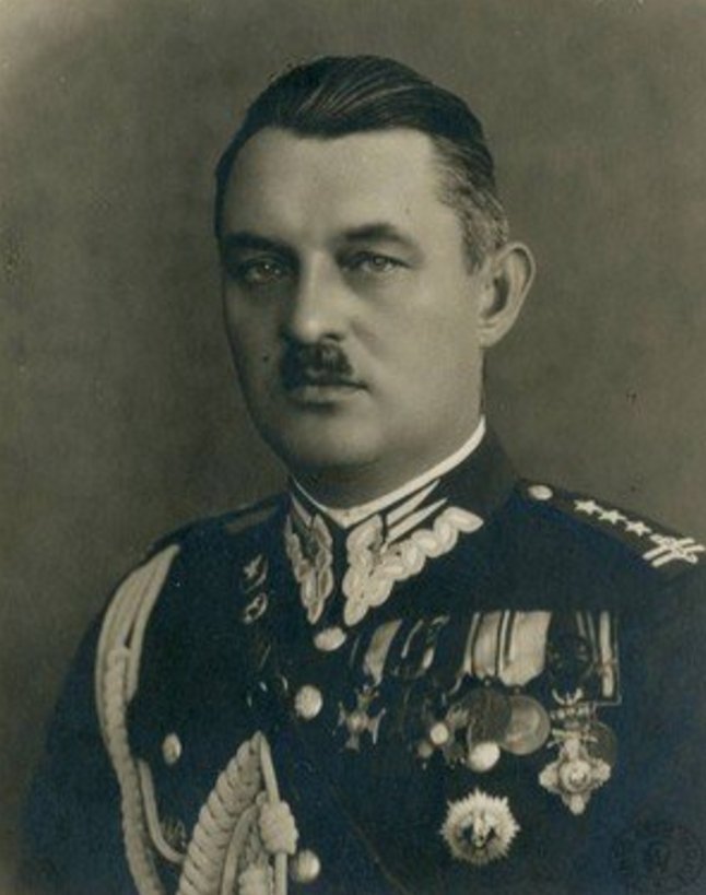 AuschwitzMuseum's tweet photo. 27 November 1941 | 70 Polish men deported from a prison in Lublin were registered in Auschwitz. No. 23569 was given to Colonel Jan Karcz. Before the war, he was the head of the Cavalry Department of the Ministry of Military Affairs. 

He became one of the leaders of the camp resistance. In 1942, at the request of Capt. Witold Pilecki, Karcz took the lead of the Military Organization at Birkenau.   

Learn about the resistance in the camp: https://t.co/C99VqQnuxi