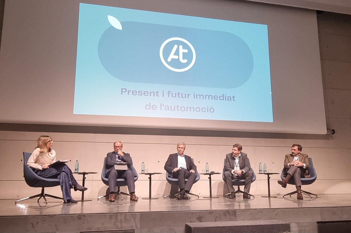 Interessant taula rodona: Present i futur immediat de l’automòbil, amb
Pedro Calef, president d’EBRO
Mikel Palomera, Dr.Gral. de SEAT i CUPRA
José López Tafall, Dr.Gral. ANFAC
Joan Miquel Malagelada, president Club Automoció Esade Alumni