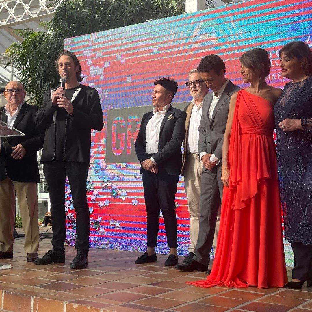 asispa_oficial's tweet photo. 📸Se presentó el Calendario GRANDES 2025 en el que personas mayores posan junto a 12 grandes figuras.

Arturo Gívica, Subdirector General de ASISPA, clausura una jornada marcada por la inclusión, la diversidad y la lucha contra el edadismo.⁣

#StopEdadismo #ProyectoGRANDES https://t.co/CpNy9GNrL7