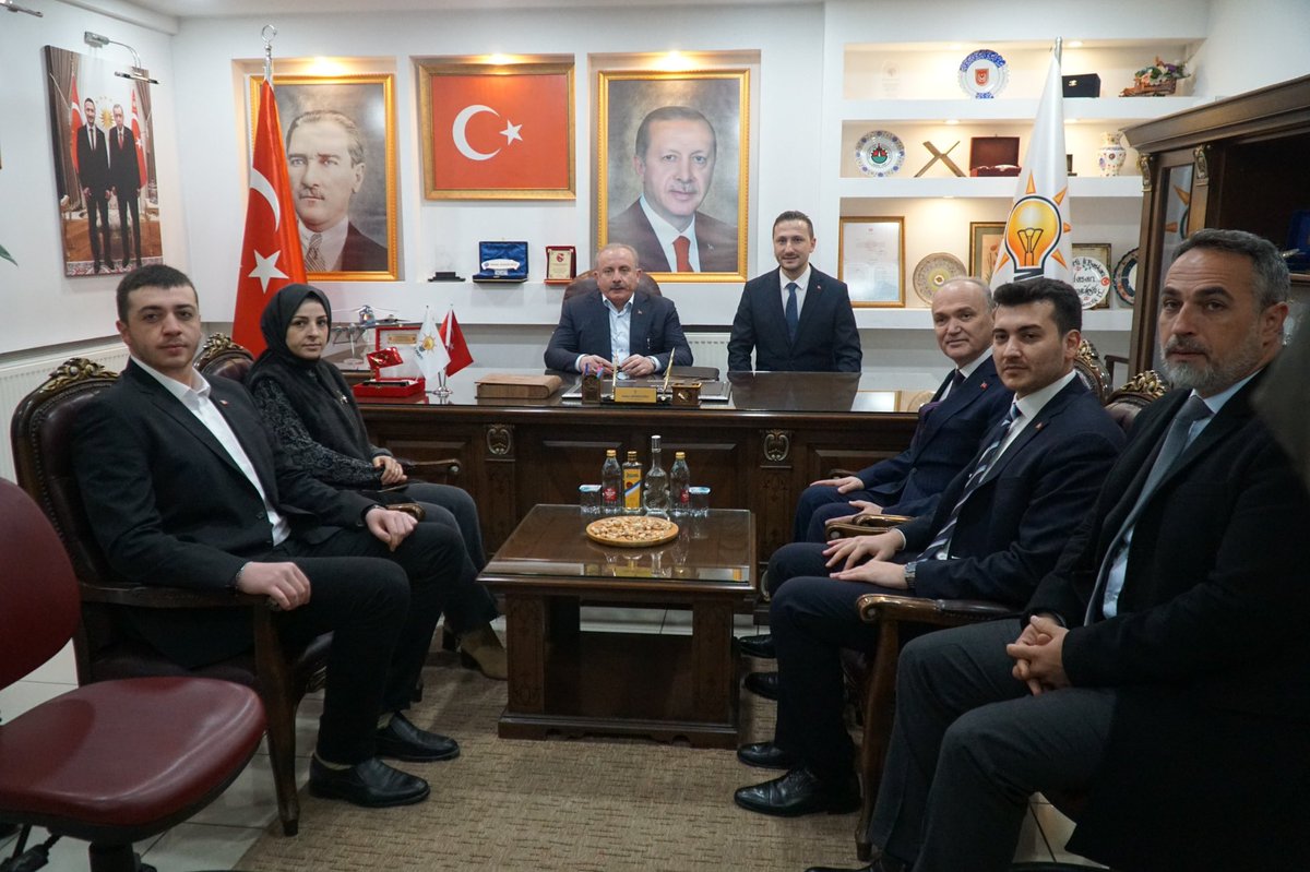 SengulogluHasan's tweet photo. Bir dizi programı için Düzce’mize gelen Önceki Dönem TBMM Başkanımız Sn. Mustafa Şentop’u AK Parti Düzce İl Başkanlığımızda ağırlamaktan onur duyduk. Tecrübeleri ve kıymetli görüşleriyle bizlere ışık tuttu. https://t.co/MagN4zOcY3