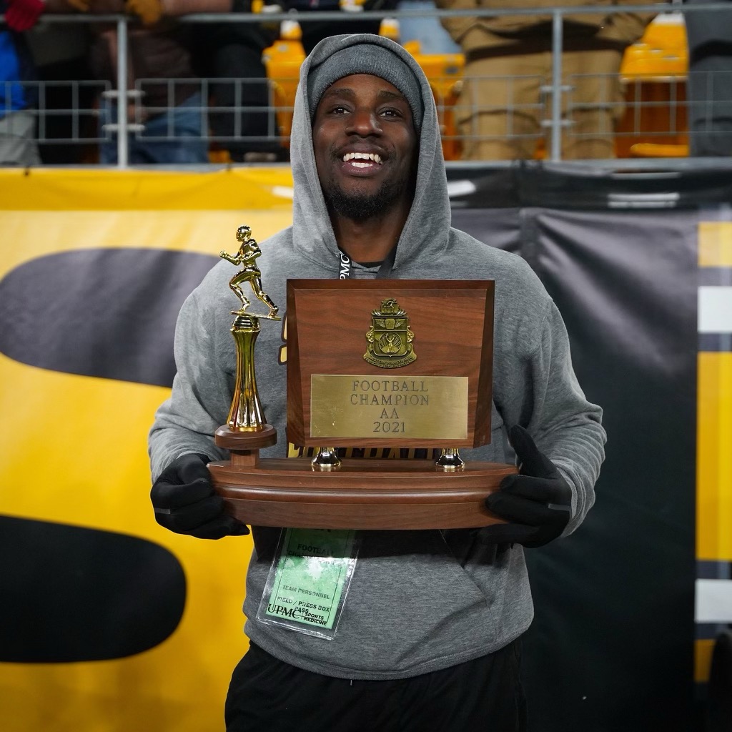 Serra Catholic High School is proud to announce that  Akeeme “Coach Keem” Robinson has accepted the position of head football coach, bringing a wealth of experience, a proven track record, and a vision for success.

Read more at serrahs.org/apps/news/arti…