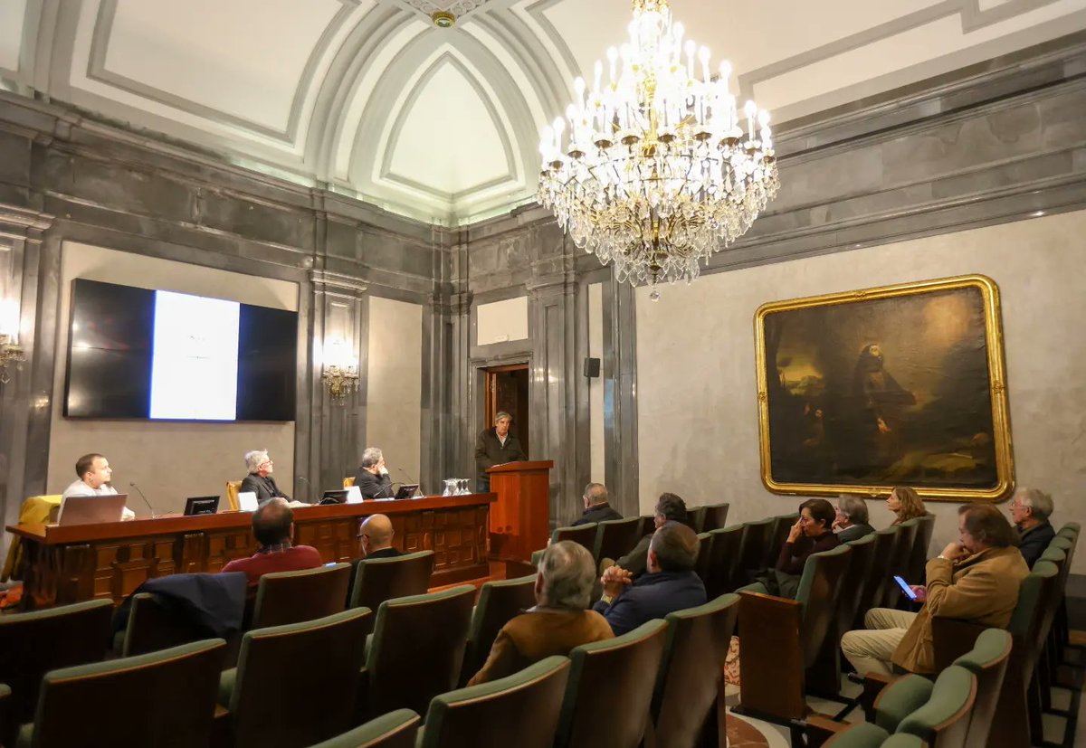 Ayer tuve el honor de asistir a la presentación del libro 'Una fogata en Urano' de Manuel Bellido organizado por la Tertulia de las Setas.
📍Casa de la Provincia 

#literatura 
#poesia 
#sevilla