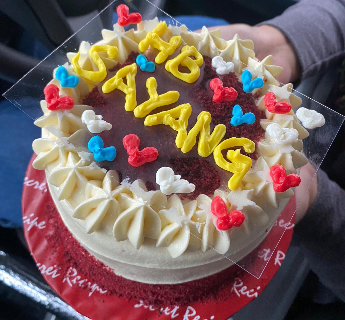 cuteflamingo_'s tweet photo. Got a red velvet cake. Thanks do you. After so long tak sambut birthday. You made me want to celebrate it again. Thanks love https://t.co/XDKL9EarRn