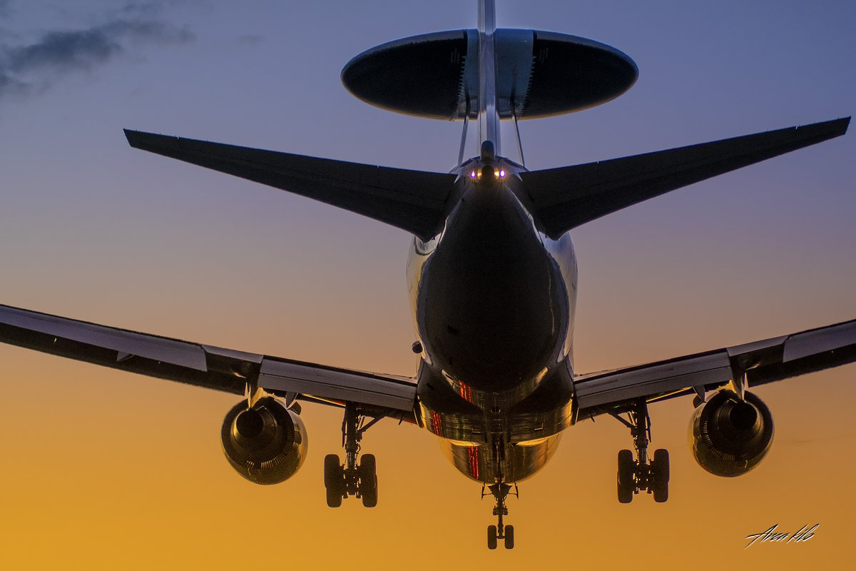 今日のAWACS。ナイトではなく3rdの時間帯
AF-N 80-200/2.8 ED D 旧 を使ってみました

Wed, 27 Nov 2024 
Hamamatsu Air Base / JASDF RJNH   
E-767 / 64-3502 30 #浜松基地