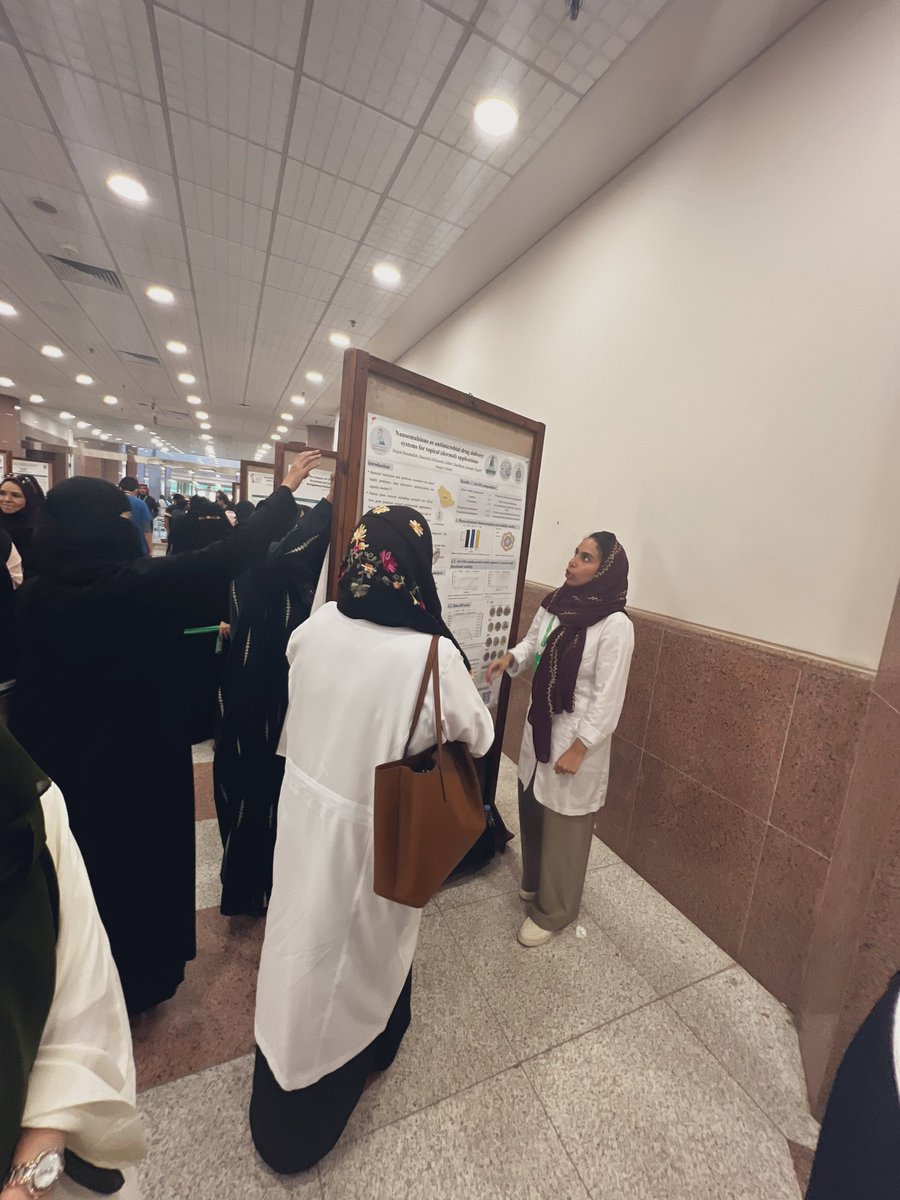 NojodHh's tweet photo. سعدت بمشاركتي في ملتقى كلية العلوم للدراسات العليا والبحث العلمي @sciencekau (يوم الملصق العلمي ٢) بملصق علمي بعنوان “مستحلبات النانو لنقل علاجات مضادة للميكروبات للتطبيقات الموضعية 
على الجلد” تحت اشراف دكتورة @shirrialghamdi و بروف @adeelchaudhary_  @CIPM_KAU and @NanoMed_CIPM https://t.co/sbA4eSA2HS
