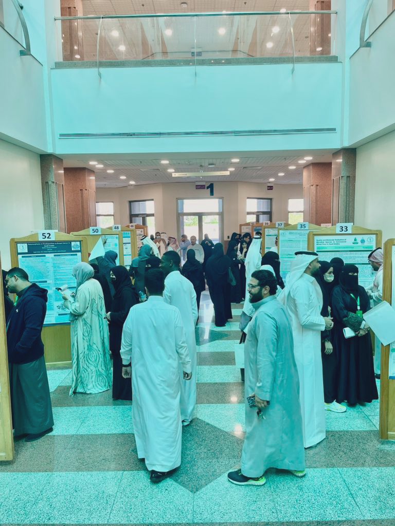 NojodHh's tweet photo. سعدت بمشاركتي في ملتقى كلية العلوم للدراسات العليا والبحث العلمي @sciencekau (يوم الملصق العلمي ٢) بملصق علمي بعنوان “مستحلبات النانو لنقل علاجات مضادة للميكروبات للتطبيقات الموضعية 
على الجلد” تحت اشراف دكتورة @shirrialghamdi و بروف @adeelchaudhary_  @CIPM_KAU and @NanoMed_CIPM https://t.co/sbA4eSA2HS