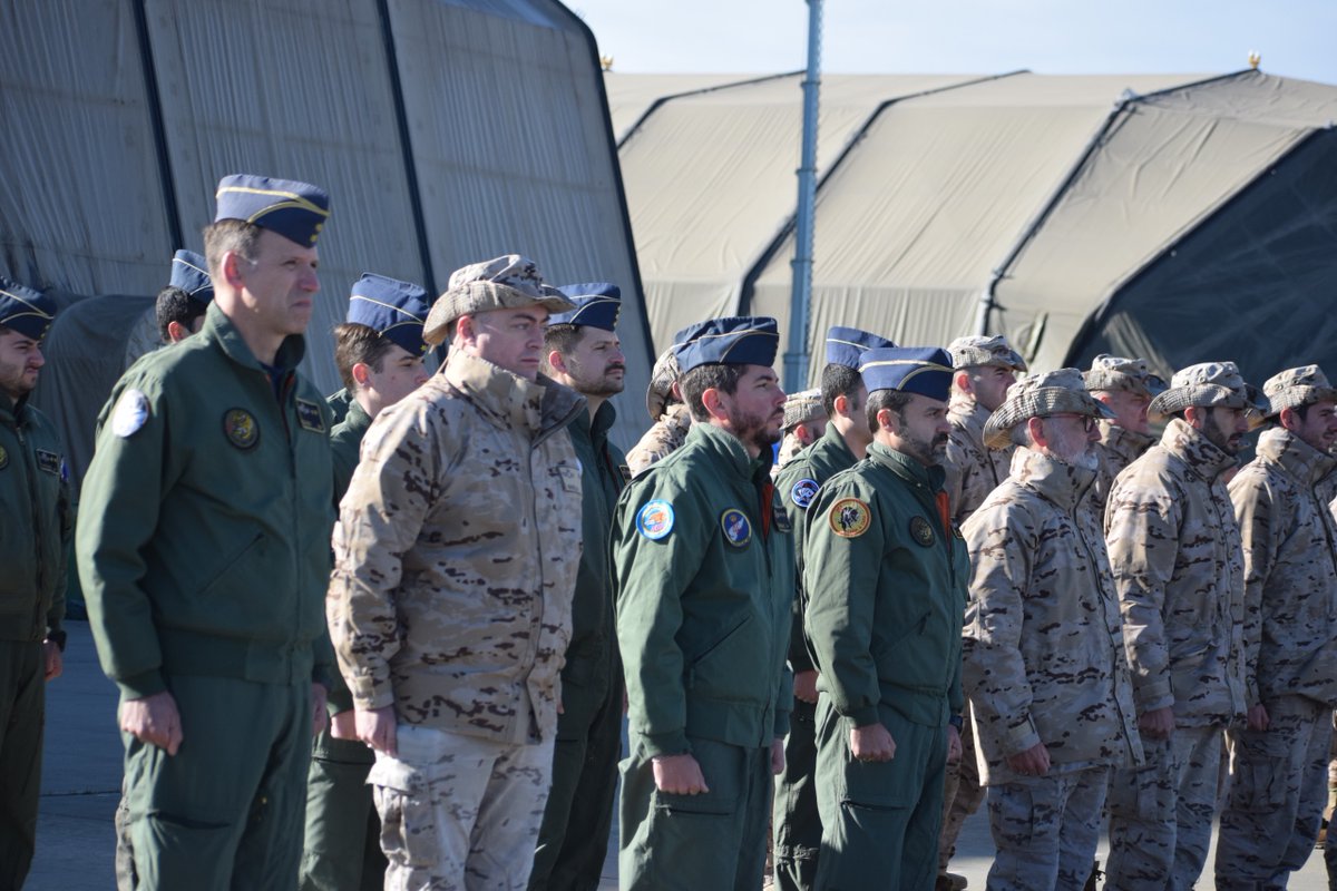 EMADmde's tweet image. Relevo del #DATPaznic  en Rumanía 🇷🇴. Se despliegan los Eurofighter tras finalizar su misión los F-18. Continuamos nuestro compromiso con la vigilancia del flanco este en el marco de la Operación &apos;Persistent Effort&apos;. #MOPS @NATO @EjercitoAire  
emad.defensa.gob.es/operaciones/op…