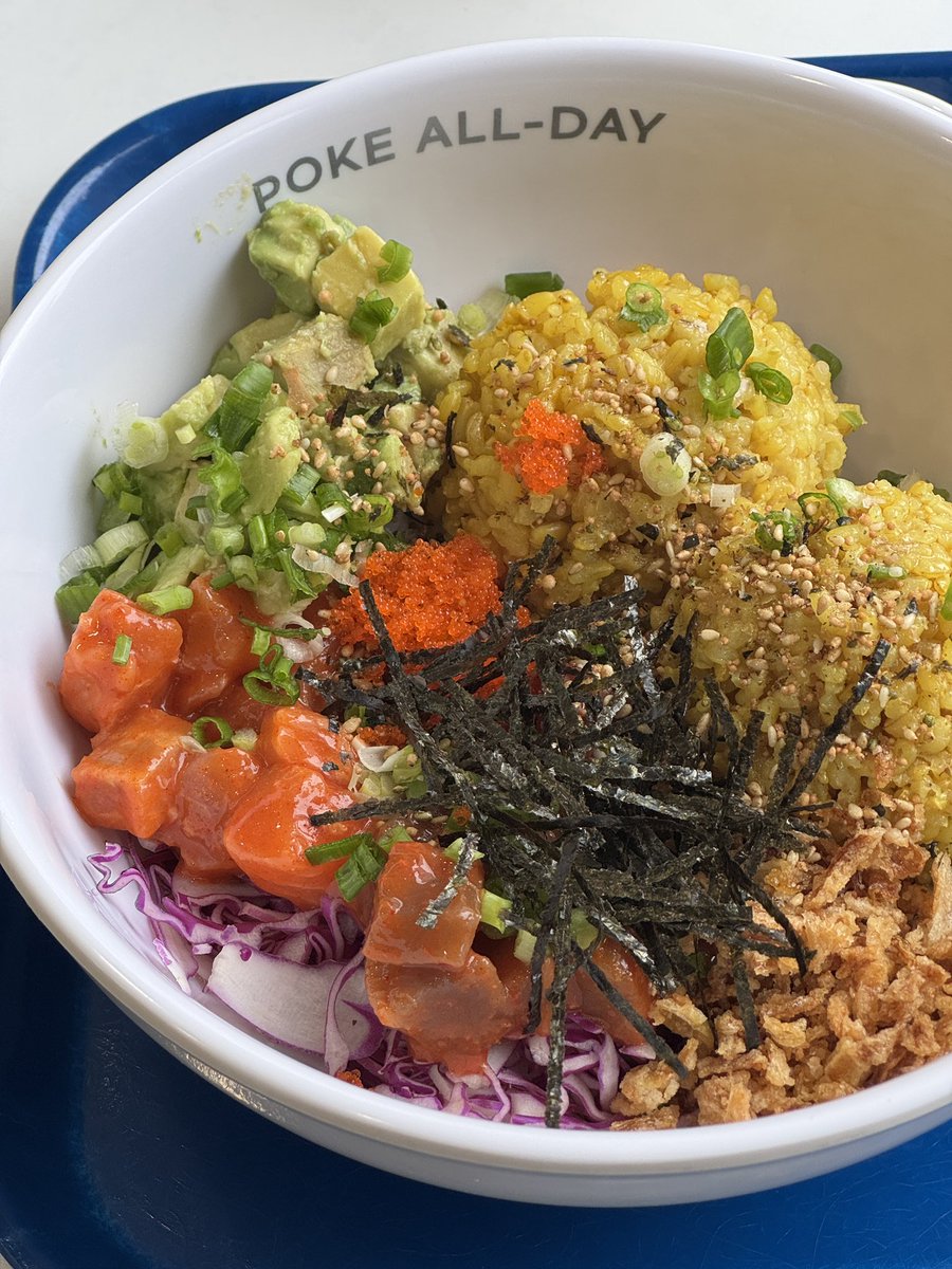 아침 : 고구마 계란 두유 샐러드
점심 : 포케올데이 스파이시 연어참치 포케
저녁 : 외식

포케올데이 처음 먹어봤는데
노란밥이 ‘강황’을 넣은 현미밥 이더라구요!

그냥 현미밥보다 보기에도 
훨씬 맛있어보여서 집에서도 한번 
시도해보려고 합니다 💛