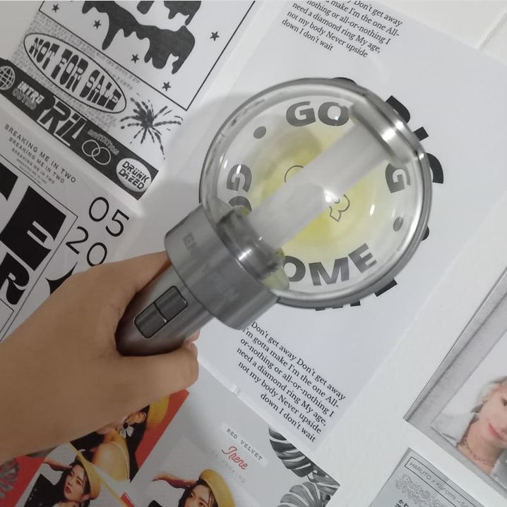 shyvrluv's tweet photo. wtr want to rent engene bong / enhypen lightstick

- for: December 6, 2024
- rent fee: 600
- secu depo: 100 (i will returned the 100 pesos is maayos naibalik saakin)
- loc : taguig city

🖇 ENHYPEN × DUNKIN Funmeet
#DES7INED_ENHYPEN_with_DUNKINPH 
#DUNKINXENHYPEN https://t.co/OzTbVJ6kqy