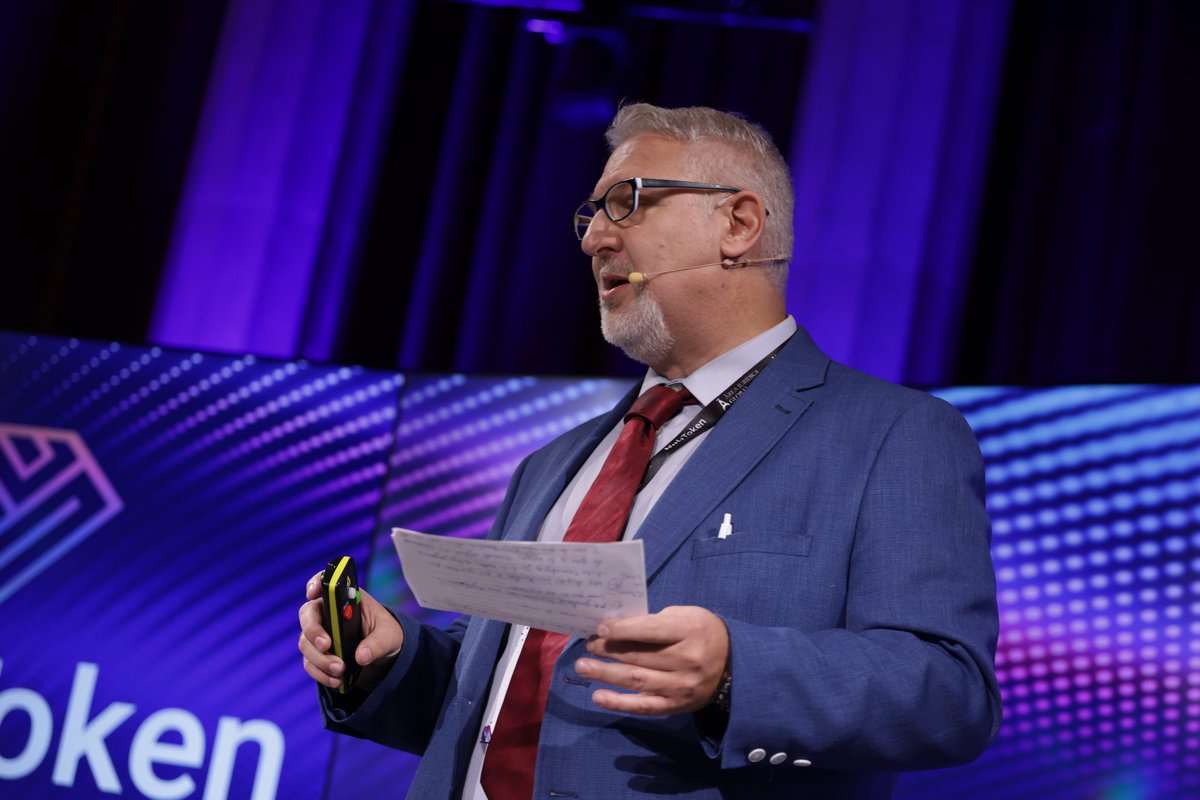 FomentTreball's tweet photo. Tanquem el matí d'aquest primer dia de congrés amb Rubén Robles i @javierbelarte, de #Xpander by @TekniaGroup.

Tokenització i sector secundari: servei postvenda.

🚘 Empresa Tier 1 de @FordSpain que subministra directament a les línies d'assemblatge de vehicles. Mostren casos d'ús reals com la necessitat de certificar en temps real el pla de qualitat pactat amb el client, satisfeta gràcies a ALIZE de #Xpander.

#Tecnologia #Token24 #Blockchain #SectorSecundari #Industria