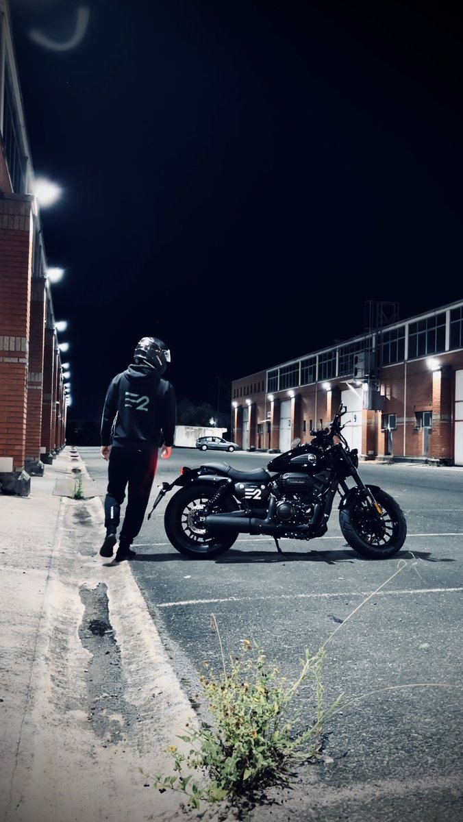 <a href="/THEMEGA_x/">THEMEGA | THEMEGA.x</a> I'm riding throught north Spain in my E2 bike (paid with $ESS). Should I ask <a href="/theshaneisaac/">Shane Isaac 🌍2️⃣</a> for some #Earth2 shares? 😬🤣