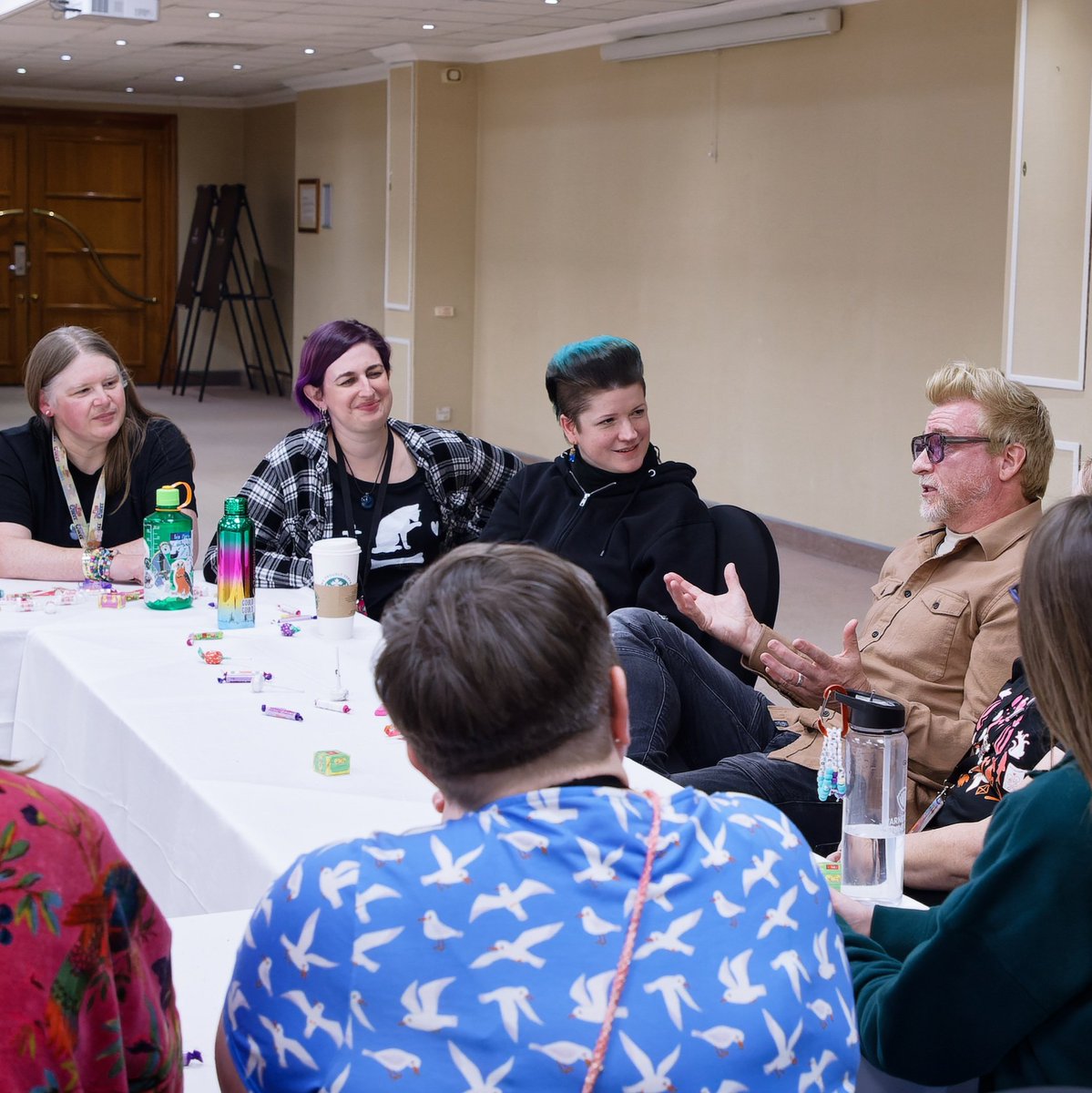 Vico Ortiz and Rhys Darby having  relaxed chat during the Fan Meets at Starfury The Republic Of Pirates.