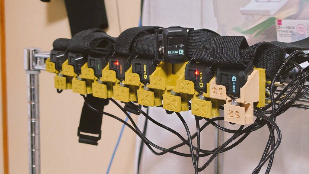 自作ハリトラXワイヤレス充電ステーション

マグネット着脱式ケーブルはこういうの簡単に作れるから良いね。
出力高いと熱持つから使い道には注意した方が良いけどね！