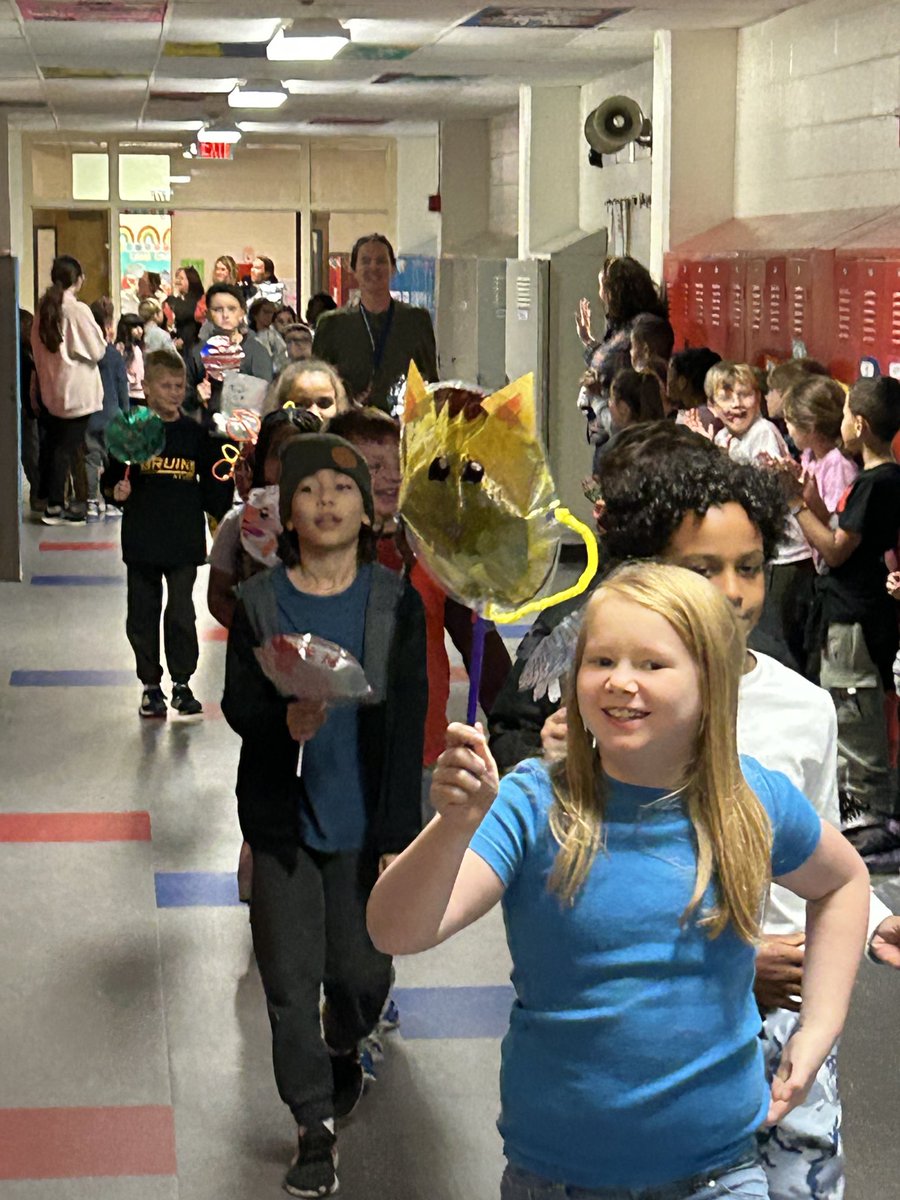 3rd grade All Stars make balloons and have a parade after reading “Balloons Over Broadway”