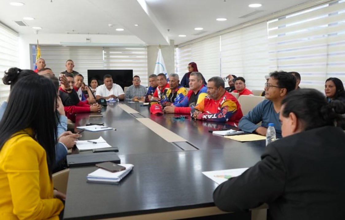 Entérate📢|| El Ministro del Poder Popular para la Industria y Producción Nacional, Alex Saab, informó sobre una excelente mesa de trabajo con el Sindicato Nacional Bolivariano de Motorizados y Motorizadas de Venezuela. <a href="/MPPIPNVEN/">MPPIPN</a>
