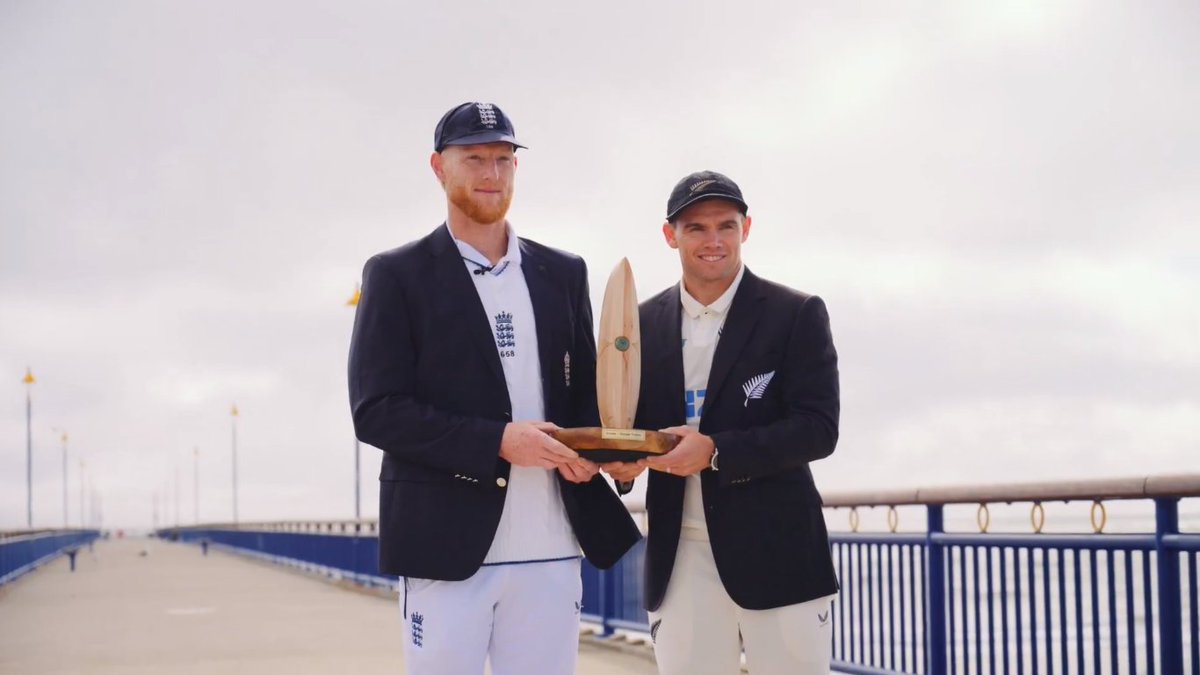 England captain Ben stokes and Top latham with trophy series.