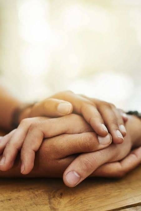 ويكفيني أن كل ما منحته في حياتي كان صادقاً حقيقياً
ومن عمق قلبي ولا مرة أوهمت أحداً بمكانة مزيفة 
أو شعور غير حقيقي ولا مرة وهبت كامل طاقتي لأجل غرض أو مصلحة أو قصد 
حتى سلامي أضع فيه كل المودة والودّ واللين 
وتبقي هذه أكبر انتصاراتي في الحياة هي الصّدق ..🌹🌸